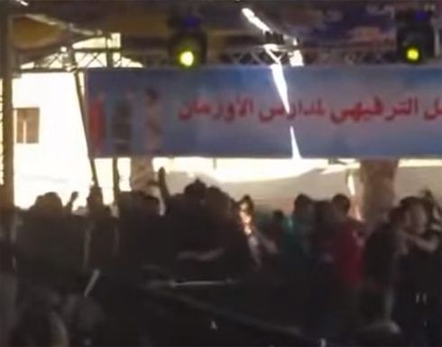 بالفيديو.. لحظة سقوط المسرح بأوكا وأورتيجا وفرقتهما بالفيديو.. لحظة سقوط المسرح بأوكا وأورتيجا وفرقتهما