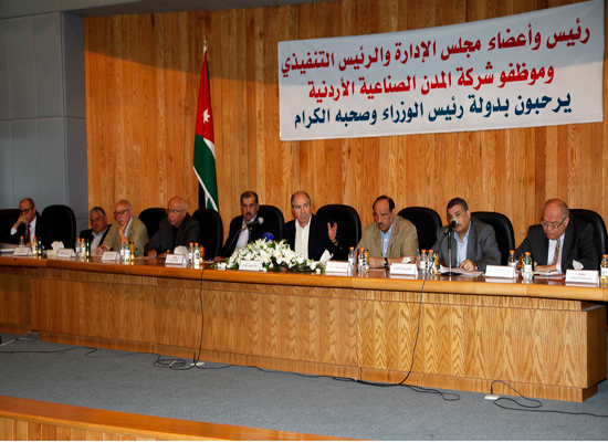 رئيس الوزراء يلتقي بالمستثمرين في مدينة الحسين بن عبدالله الصناعية في الكرك