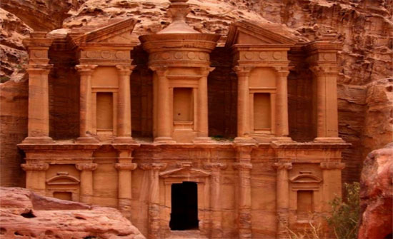 وفد السياحة الجورجي يزور إقليم البترا