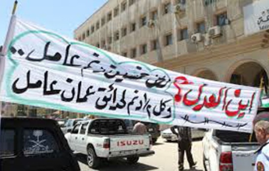 مزارعو المفرق يقتحمون مبنى وزارة الزراعة في عمان مزارعو المفرق يقتحمون مبنى وزارة الزراعة في عمان