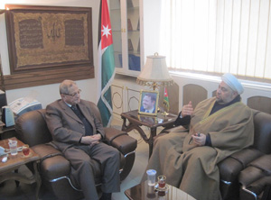 وزير الأوقاف يلتقي المرجع الامام المؤيد 