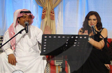 ماذا بين اسماء لمنور وراشد الماجد؟ ماذا بين اسماء لمنور وراشد الماجد؟