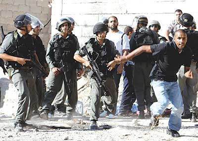 الاحتلال يعتقل 18 فلسطينيا في الضفة الغربية 