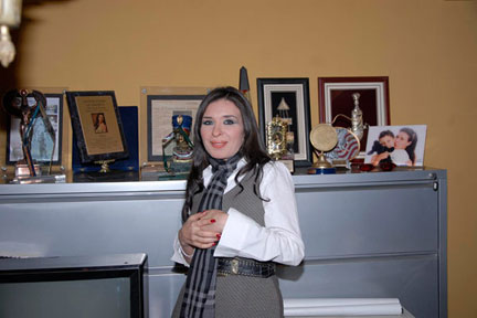 دينا توقع "حريتي في الرقص في باريس.. اليوم