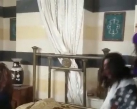 بالفيديو - عراكٌ بين كندا حنا وغنوى محمود وورد الخال.. والأخيرة تتلقى إصابة برأسها.. إليكم ما حصل