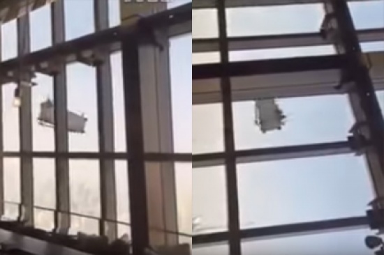 فيديو: مشهد مرعب لعمال تباغتهم رياح شديدة أثناء تنظيف زجاج ناطحة سحاب