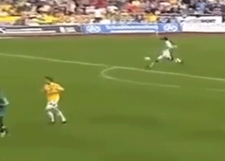 حارس يسجل هدفا على بعد 90 مترا