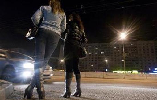 تحطم سيارة إثر مشاجرة بين "بائعات هوى" في الجبيهة