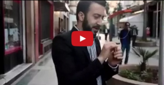 بالفيديو: رد فعل مغاربة على تعرض شاب للرفض من حبيبته في الشارع