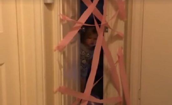 بالفيديو : طفل يفسد أجواء مفاجأة عيد ميلاده