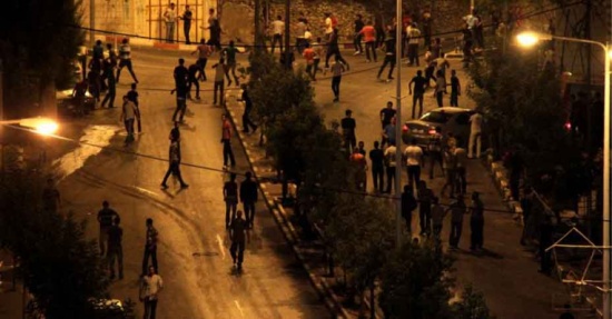 اشتباكات عنيفة بين الشرطة الفلسطينية وجيش الاحتلال في الخليل اشتباكات عنيفة بين الشرطة الفلسطينية وجيش الاحتلال في الخليل