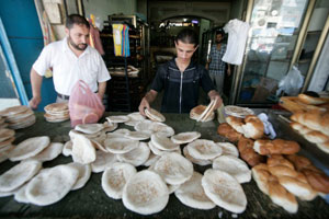 استنكار فلسطيني لتقليص الاحتلال ادخال القمح والغاز الى قطاع غزة  