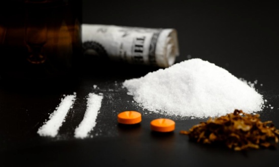 عمان : اصابة مطلوبين قفزا من الطابق الثالث عمان : اصابة مطلوبين قفزا من الطابق الثالث