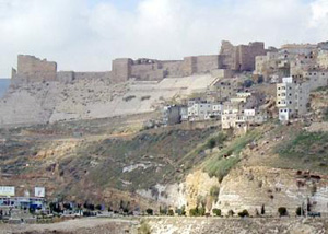 سكان شرق الكرك يشكون روائح مزارع الدواجن ويطالبون بنقلها سكان شرق الكرك يشكون روائح مزارع الدواجن ويطالبون بنقلها