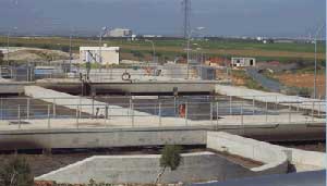 اعتصام العشرات في مديرية سلطة مياه  الكرك