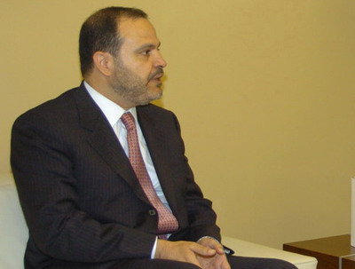 وزير الداخلية يلتقي السفير السعودي في عمان وزير الداخلية يلتقي السفير السعودي في عمان
