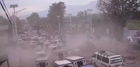 اللحظة الأخيرة ما بين الحياة الطبيعية والزلزال في نيبال