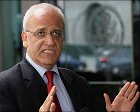 عريقات: ندرس مقاضاة قناة "الجزيرة" على حملة التحريض ضدنا