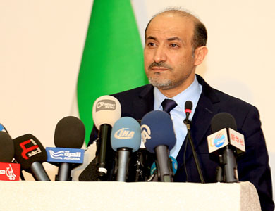 رئيس الائتلاف السوري يتعهد بتحقيق مطالب المعارضة في جنيف2