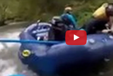 شاهد..  معركة بين شقيقتين في قارب الإنقاذ