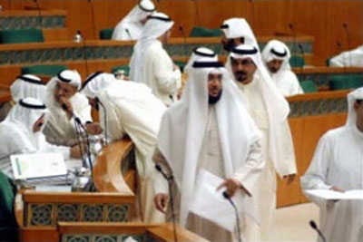 البرلمان الكويتي يقر صرف اربعة مليارات دولار للمواطنين وتقديم الغذاء بالمجان
