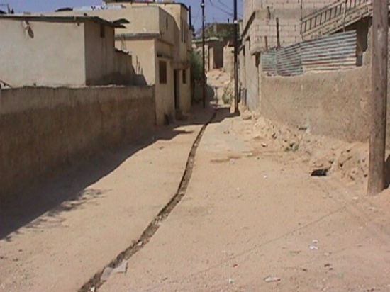 توزيع كسوة العيد على الايتام في مخيم سوف