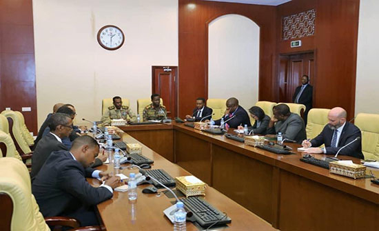 "الانتقالي" السوداني: التغيير انحياز للشعب وليس انقلابا "الانتقالي" السوداني: التغيير انحياز للشعب وليس انقلابا