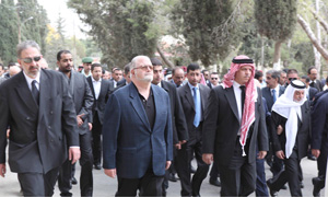 الامير فيصل بن الحسين يشارك في تشييع جثمان الشريفة فاطمة بنت راكان بن ناصر   