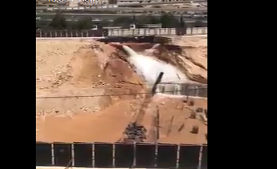 انفجار خط مياه رئيسي في عمان.. فيديو انفجار خط مياه رئيسي في عمان.. فيديو
