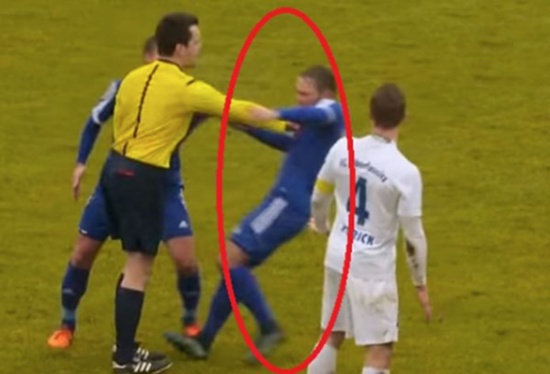 فيديو: حكم ألماني يعتدي على لاعب احتج عليه! فيديو: حكم ألماني يعتدي على لاعب احتج عليه!