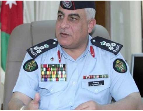 العمل بنظام بصمة العين للاجئين السوريين في «رباع السرحان» العمل بنظام بصمة العين للاجئين السوريين في «رباع السرحان»