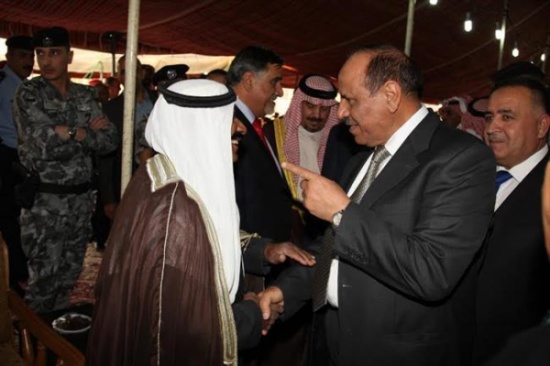 مطلوبان يسلمان نفسيهما لوزير الداخلية في معان