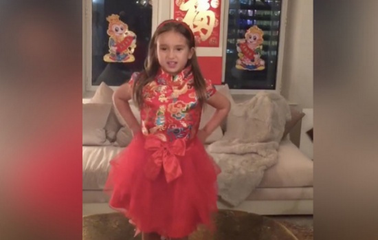 حفيدة ترامب تشعل مواقع التواصل في الصين وتحقق انتشارا واسعا “فيديو”