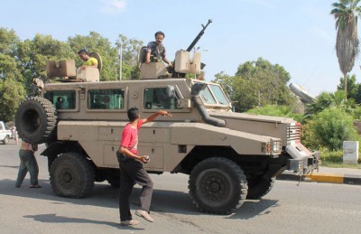 اللجان الموالية لهادي تعلن حظر التجول في عدن ليلا