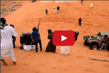 انقلاب سيارة على أحد المتفرجين خلال استعراض خطير