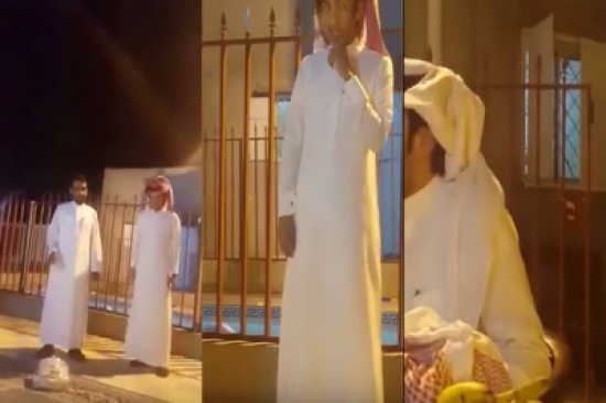 فيديو: يقسم بتغير اسم ابنه البالغ 20 عامًا على اسم ضيفه أكراماً له فيديو: يقسم بتغير اسم ابنه البالغ 20 عامًا على اسم ضيفه أكراماً له