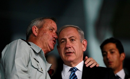 نتنياهو وغانتس يوقعان على اتفاق حكومة وحدة