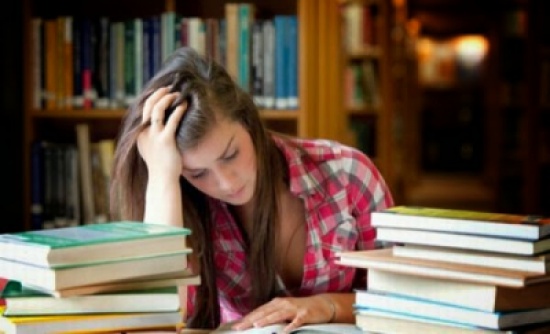 خوفها من الامتحانات قد يسبب لها الموت