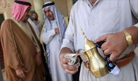 في العيد.. كيف تتعامل مع المضيف الملحاح؟ في العيد.. كيف تتعامل مع المضيف الملحاح؟
