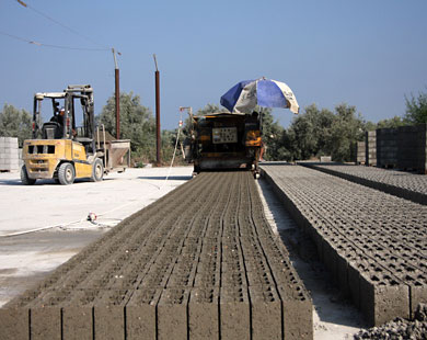 مطالبات بالحد من اقامة معامل الطوب بين التجمعات السكانية بالطفيلة