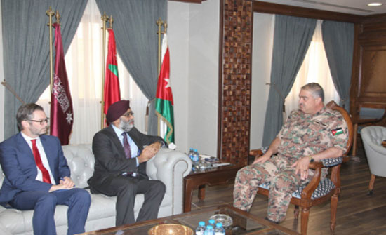 رئيس هيئة الأركان المشتركة يستقبل وزير الدفاع الكندي