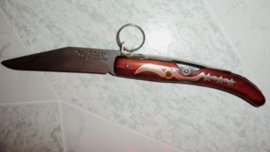 قطعـوا أذنـه لتـأخره عليهـم ....