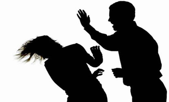 وزير العدل: العنف ضد المرأة يسلبها حقوقها