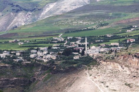 ''عقربا''.. قرية أردنية خلابة تُطل على جراح عربية نازفة