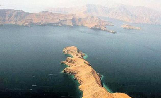 واشنطن تحذر طهران من إغلاق مضيق هرمز