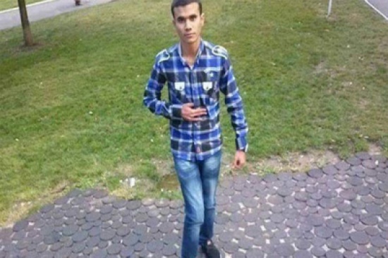 هذا الشاب مطلوبا حيا أو ميتا لإهانته القرآن