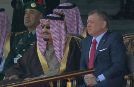 الملك يقلّد خادم الحرمين أرفع وسام أردني