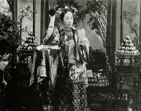 من العبودية إلى المُلك.. تعرف على نساءٍ عشقن السلطة حتى الموت!