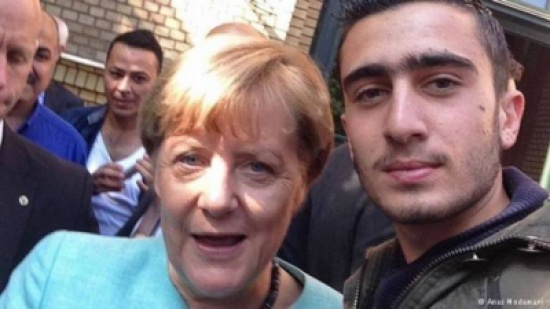 هل تذكرون صاحب "السيلفي" مع ميركل؟ هذا ما حلّ به! هل تذكرون صاحب "السيلفي" مع ميركل؟ هذا ما حلّ به!