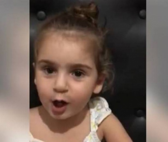 بالفيديو: فتاة تشعل مواقع التواصل بذكائها.. "ما هي عاصمة اسبانيا؟"